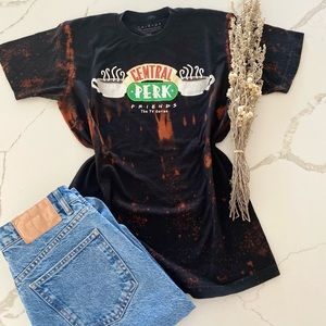 M- FRIENDS Bleached T shirt